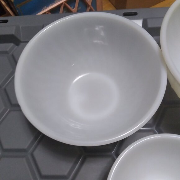 Vintage Fire King White Swirl 4-pc. Mixing Bowl Set 6",7",8",9" Cream & White - Picture 5 of 7